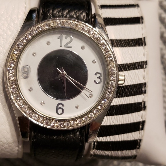 Watch - Picture 3 of 3